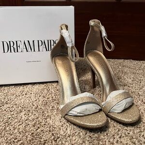 New Dream Pairs gold heels. Size 7.  Karrie.